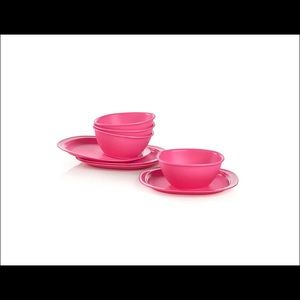 Tupperware 8 -pc Place Setting set